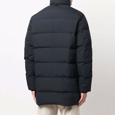 엠포리오 아르마니 솔리드 컬러 지퍼 퍼퍼 재킷 - 블루. 8N1LA5-1NLRZ-0920 Shop 엠포리오 아르마니 솔리드 컬러 지퍼 퍼퍼 재킷 - 블루. 8N1LA5-1NLRZ-0920