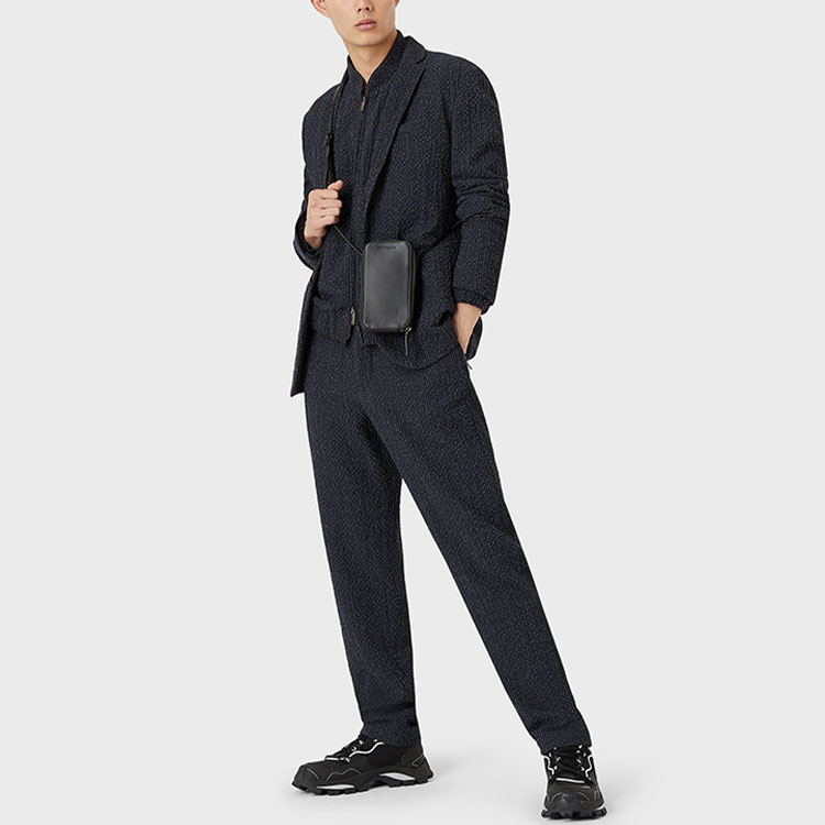 Lookbook 安普里奥·阿玛尼 SS22 深蓝色泡泡纱牛仔风休闲裤 I1P820I1010-921