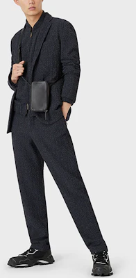 安普里奥·阿玛尼 SS22 深蓝色泡泡纱牛仔风休闲裤 I1P820I1010-921 Lookbook 安普里奥·阿玛尼 SS22 深蓝色泡泡纱牛仔风休闲裤 I1P820I1010-921