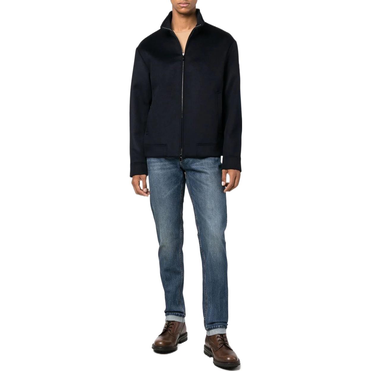 Lookbook Emporio Armani SS22 Slim Fit Straight Jeans Biru Pudar. 6L1J75-1DMHZ-0942