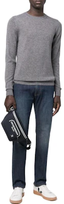 Emporio Armani SS22 Sweater Kelabu Lengan Panjang Leher Bulat. 8N1M391M71Z0626 Lookbook Emporio Armani SS22 Sweater Kelabu Lengan Panjang Leher Bulat. 8N1M391M71Z0626