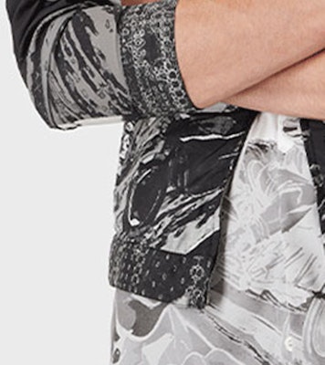 Emporio Armani SS22 Racer Capsule Jaket Bertudung Cetak Hitam Lelaki I1R410-I1018-991 Details for Emporio Armani SS22 Racer Capsule Jaket Bertudung Cetak Hitam Lelaki I1R410-I1018-991