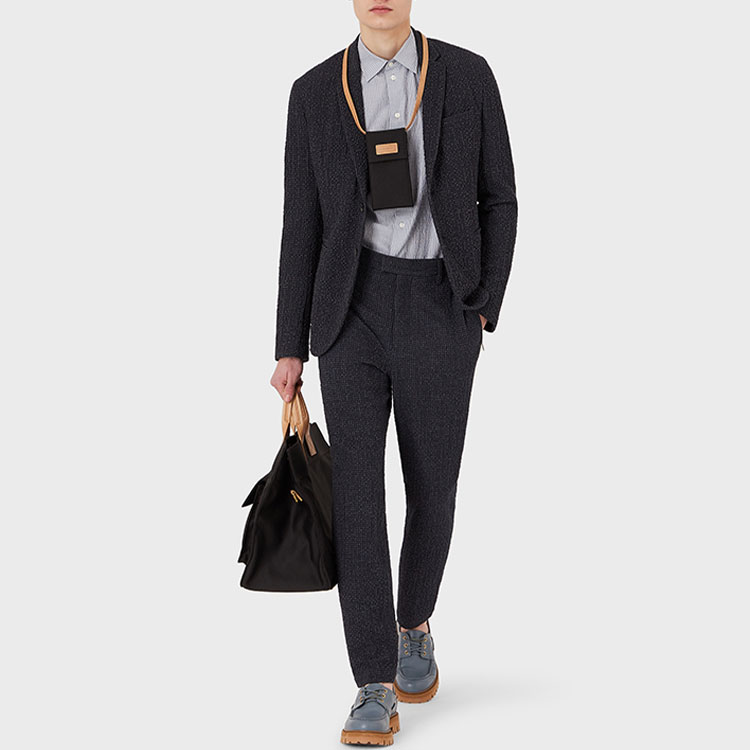 Lookbook Emporio Armani SS22 Kemeja Garis Seersucker Lengan Panjang Biru I1SM0L-I11F6-021