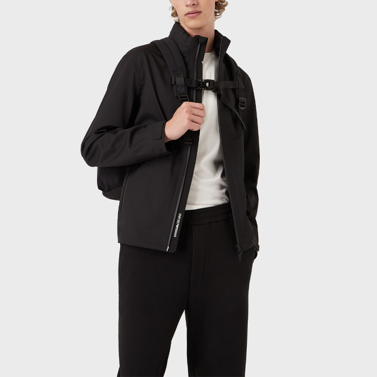 Lookbook 엠포리오 아르마니 SS22 트래블 필수품 블랙 집업 자켓 3L1BH01NTMZ-0999