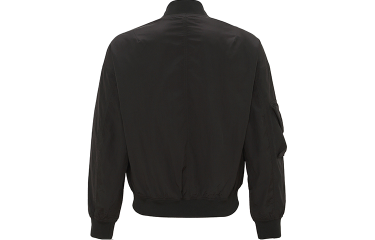 Lookbook Chaqueta Bomber Negra Casual Multi-Bolsillos Emporio Armani SS23. 6L1BM4-1NKWZ-0999