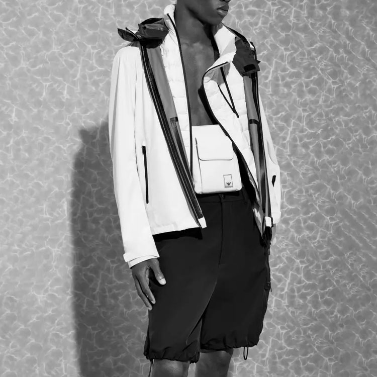 Lookbook EMPORIO ARMANI SS23 黑色高腰纽扣直筒休闲短裤 3R1PG9-1NNIZ-0999