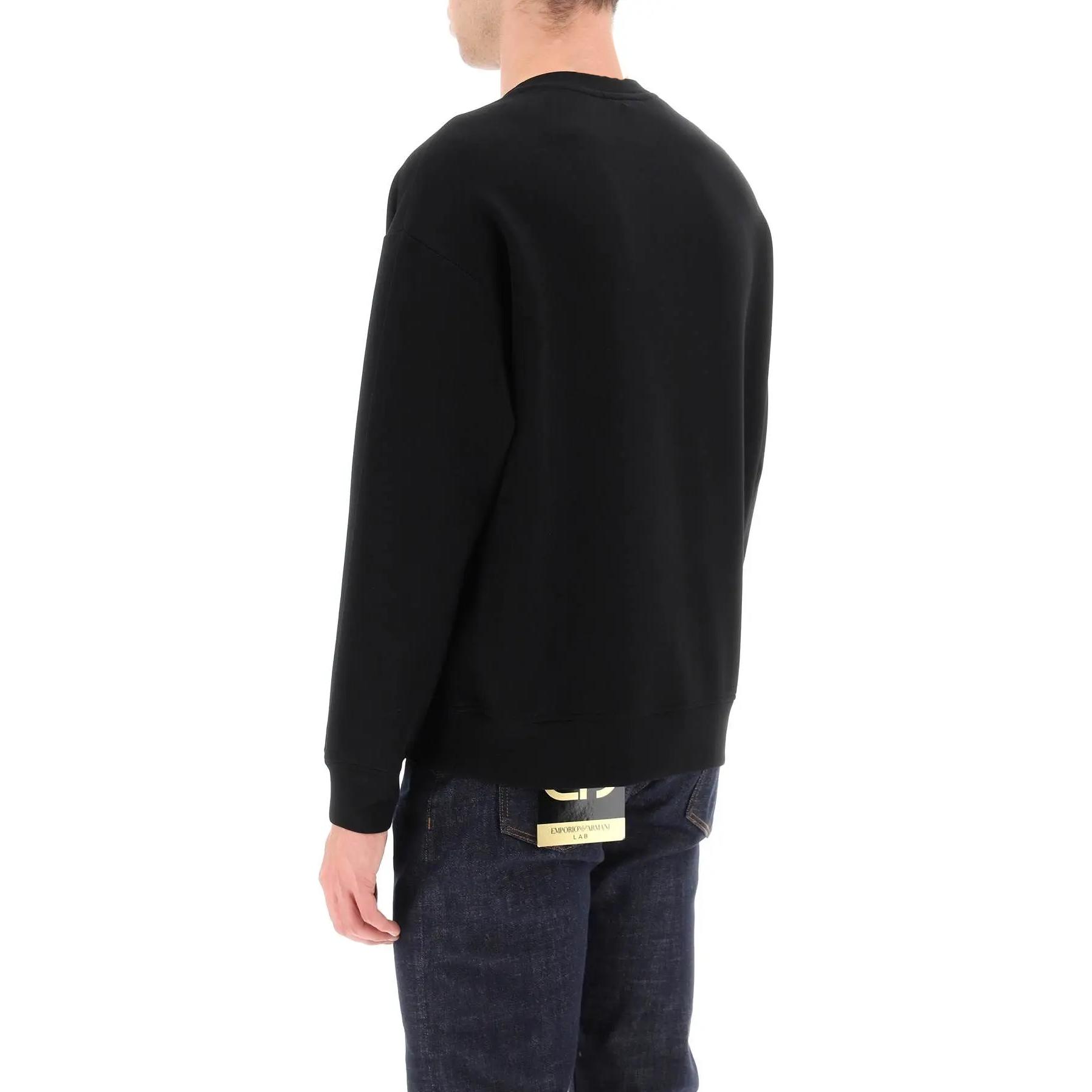 Shop EMPORIO ARMANI SS23 黑色標誌印花圓領運動衫。 3R1MBE-1JHSZ-0086