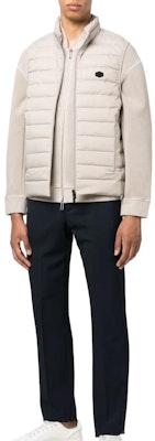 EMPORIO ARMANI SS23 棕色标志纯色拉链马甲. 8N1BQ1-1NLRZ-0135 Lookbook EMPORIO ARMANI SS23 棕色标志纯色拉链马甲. 8N1BQ1-1NLRZ-0135