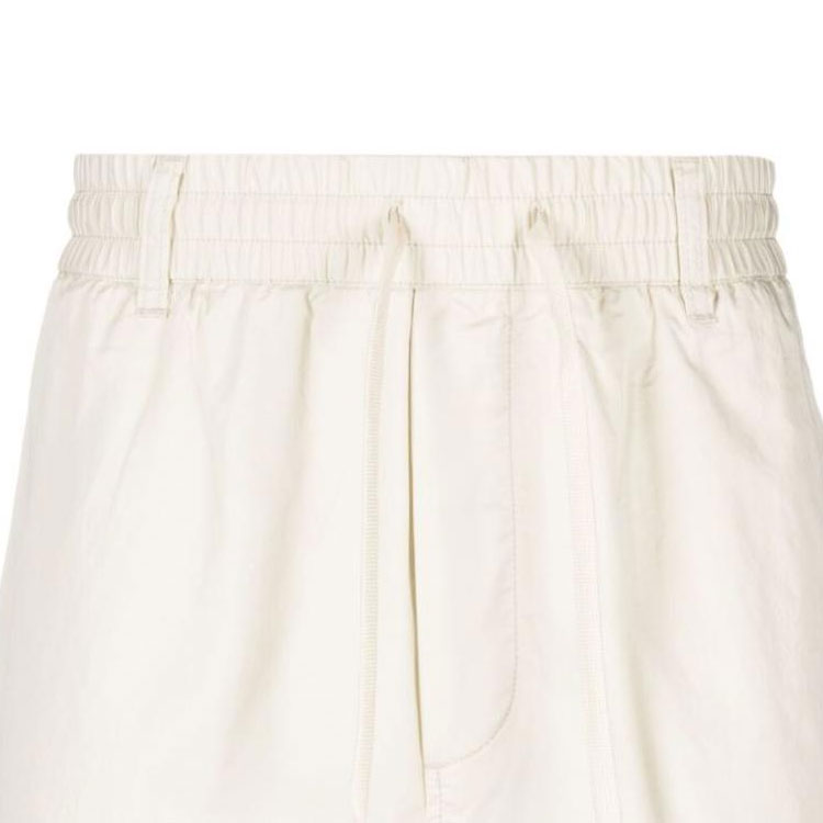 Purchase 엠포리오 아르마니 SS23 코튼 드로스트링 카고 숏팬츠 라이트 베이지. 3R1PF7-1NVTZ-0133