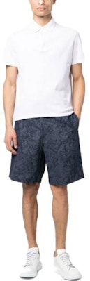 EMPORIO ARMANI SS23 Celana Pendek Abu Pola Geometris Kasual. 3R1P6W-1NV4Z-0920 Lookbook EMPORIO ARMANI SS23 Celana Pendek Abu Pola Geometris Kasual. 3R1P6W-1NV4Z-0920