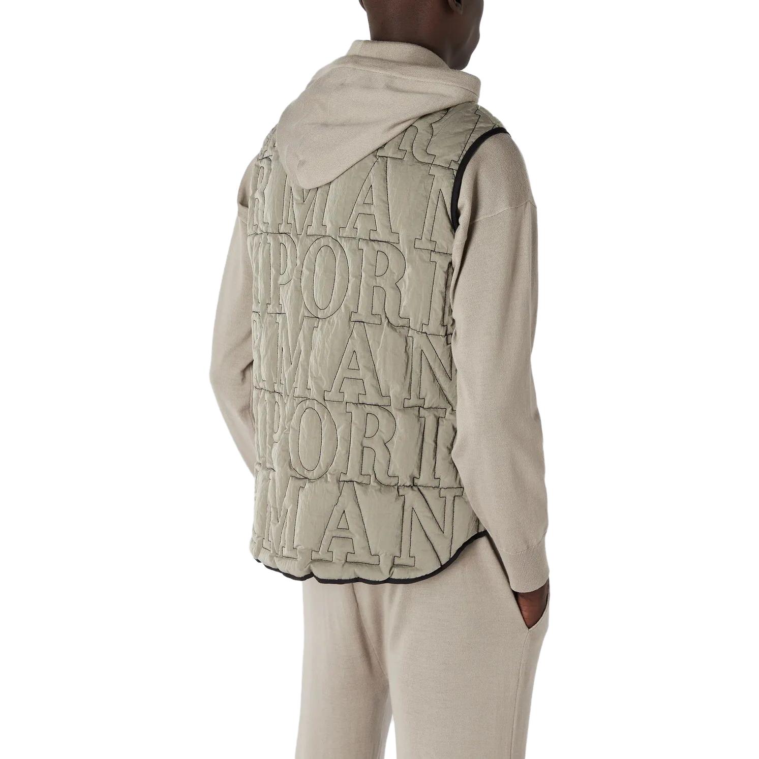 Shop EMPORIO ARMANI SS23 绿色无袖刺绣拉链马甲。 6R1BN81-NZKZ1-0643