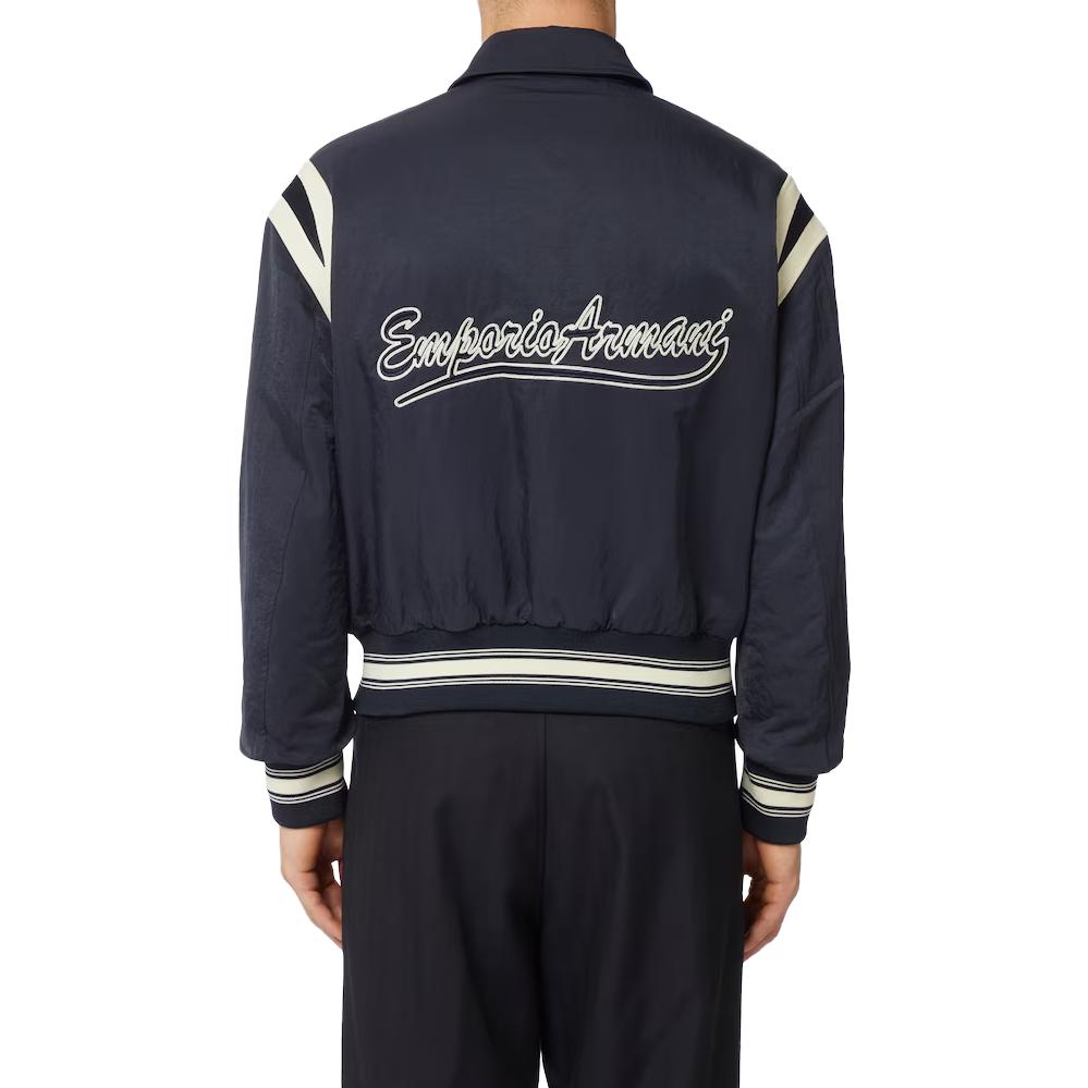 Sizing Emporio Armani SS23 海軍藍條紋字母印花單排扣外套。 6R1BZ2-1NZOZ-0920