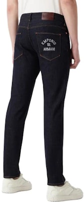 EMPORIO ARMANI SS23 Jeans Denim Lurus dengan Sulaman Poket Biru 3R1J06-1DMWZ-F951 Shop EMPORIO ARMANI SS23 Jeans Denim Lurus dengan Sulaman Poket Biru 3R1J06-1DMWZ-F951