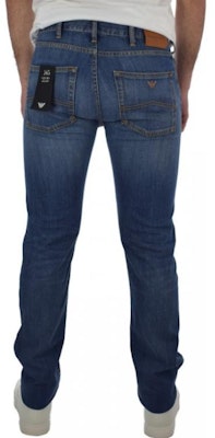 EMPORIO ARMANI SS23 Jeans Rectos Lavados - Azul. 3G1J45-1D5QZ-0942 Lookbook EMPORIO ARMANI SS23 Jeans Rectos Lavados - Azul. 3G1J45-1D5QZ-0942