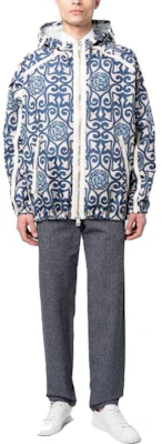 Emporio Armani SS23 Chaqueta Bomber Azul con Estampado Grande 3R1B6F-1N6HZ-F945 Lookbook Emporio Armani SS23 Chaqueta Bomber Azul con Estampado Grande 3R1B6F-1N6HZ-F945