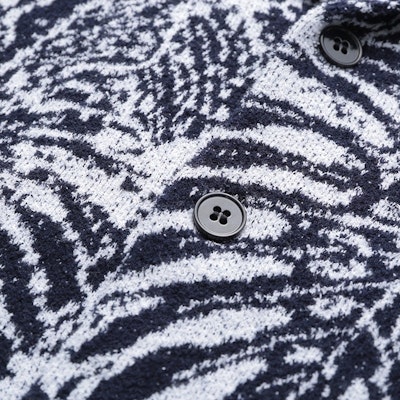 엠포리오 아르마니 SS23 플로럴 프린트 셔츠 네이비 블루 - 리조트 캡슐. 6R1CV5-1M40Z-F902 Purchase 엠포리오 아르마니 SS23 플로럴 프린트 셔츠 네이비 블루 - 리조트 캡슐. 6R1CV5-1M40Z-F902