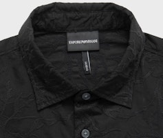 EMPORIO ARMANI SS24 Kemeja Hitam Monogram Lengan Pendek Kancing Depan 3D1CG3-1NQMZ-0999 Purchase EMPORIO ARMANI SS24 Kemeja Hitam Monogram Lengan Pendek Kancing Depan 3D1CG3-1NQMZ-0999