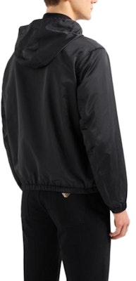 Emporio Armani SS24 Hoodie Jaket Kasual Logo Cetak Hitam. EM000006-AF10016-U8133 Shop Emporio Armani SS24 Hoodie Jaket Kasual Logo Cetak Hitam. EM000006-AF10016-U8133