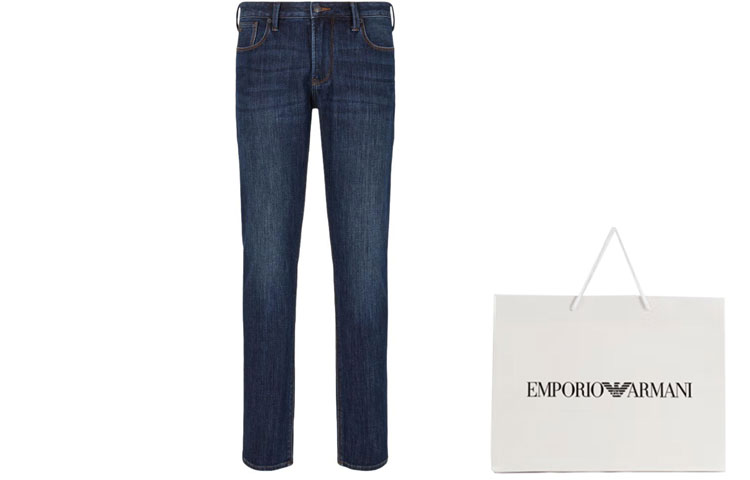 Lookbook Emporio Armani SS24 Seluar Jeans Biru Gelap Mid-Rise Kasual dengan Poket Berzip. 3D1J06-1DRPZ-0942