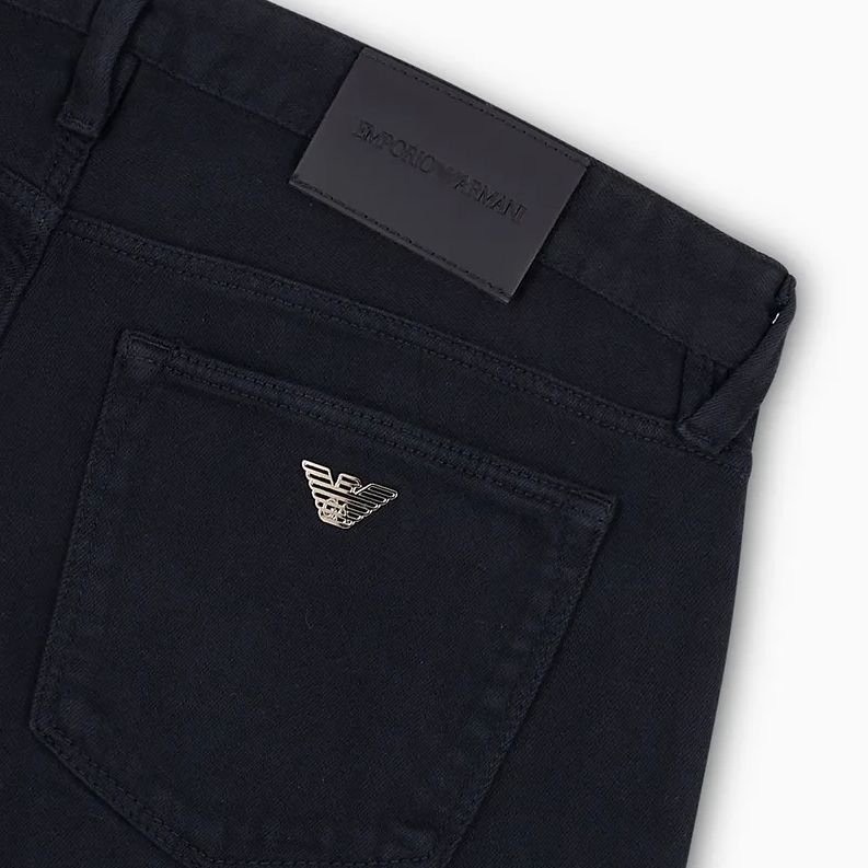 Lookbook EMPORIO ARMANI SS24 Slim Fit Low-Rise Zipper Jeans Biru Gelap. 3D1J75-1N4RZ-10920