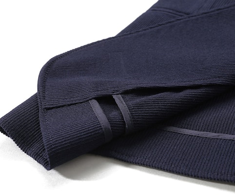 엠포리오 아르마니 SS24 솔리드 네이비 싱글브레스트 긴소매 블레이저 E31G62-F1031-922 Sizing 엠포리오 아르마니 SS24 솔리드 네이비 싱글브레스트 긴소매 블레이저 E31G62-F1031-922