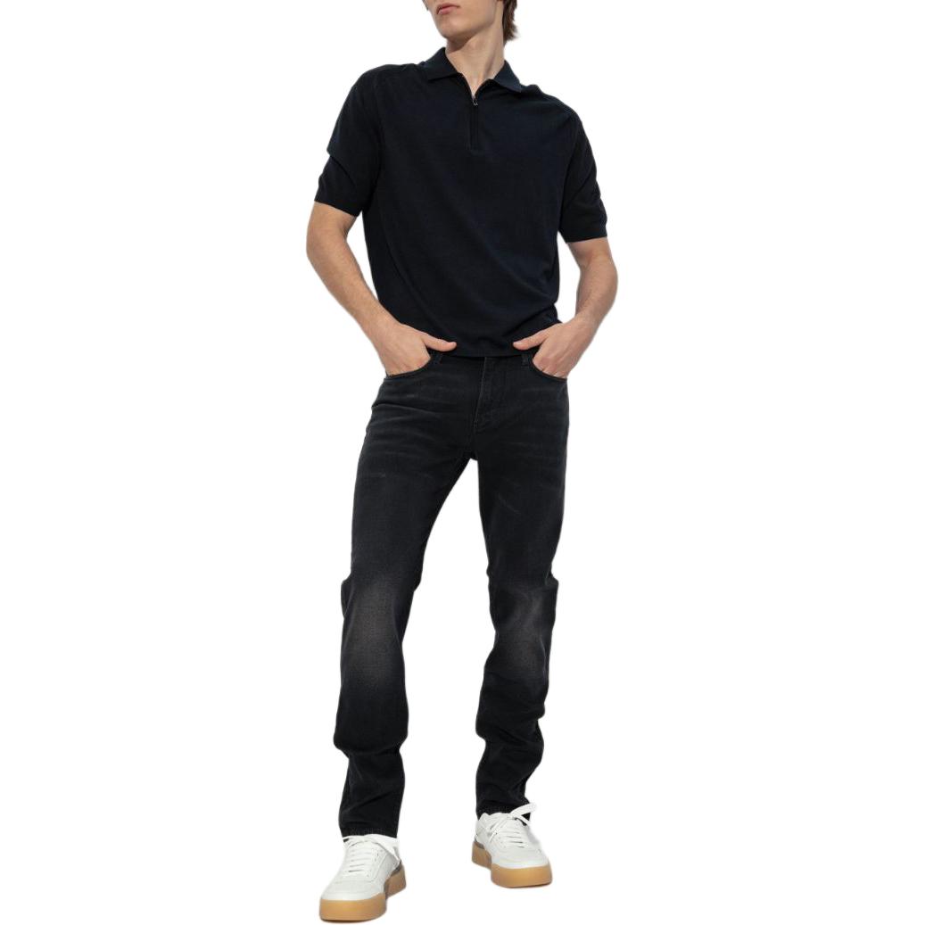 Lookbook EMPORIO ARMANI SS24 Jeans Hitam Pudar dengan Poket Sisi Berzip. 6D1J06-1D96Z-0006