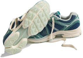 END. x Saucony ProGrid Triumph 4 'Nessie' Sneakers Lelaki S70874-1 Shop END. x Saucony ProGrid Triumph 4 'Nessie' Sneakers Lelaki S70874-1