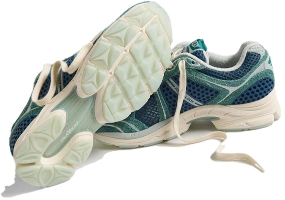 END. x Saucony ProGrid Triumph 4 'Nessie' Sneakers Lelaki S70874-1 Shop END. x Saucony ProGrid Triumph 4 'Nessie' Sneakers Lelaki S70874-1