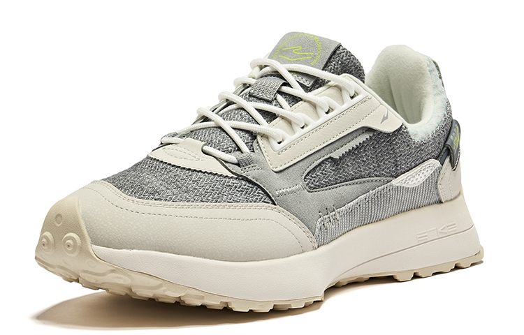 Lookbook 鴻星爾克 舒適百搭 耐磨防滑 低幫 生活休閒鞋 男款 凝雪灰蒼野灰