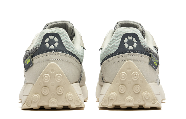 Shop 鴻星爾克 舒適百搭 耐磨防滑 低幫 生活休閒鞋 男款 凝雪灰蒼野灰