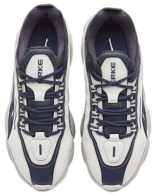 鴻星爾克 舒適極簡時尚 低筒 跑步鞋 男款 藏青色 Lookbook 鴻星爾克 舒適極簡時尚 低筒 跑步鞋 男款 藏青色