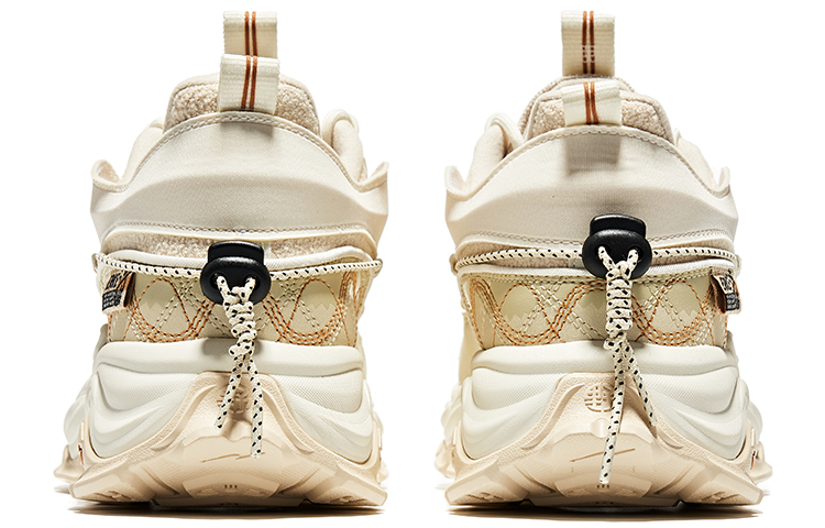 Shop ERKE エアックスレーベン 軽量ローカット ランニングシューズ「ホワイトリネン」 11122420499-001