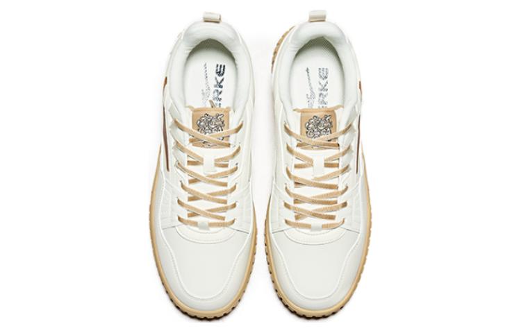 Shop 鴻星爾克 復古休閒撞色 防滑耐磨 低幫 板鞋 卡其