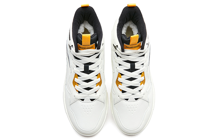 Lookbook ERKE Kasut Tinggi Kasual 'Putih Kuning Berbulu' 51121421085-001