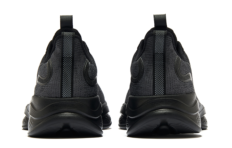 Shop 鴻星爾克 啵啵彈1.1 減震防滑耐磨透氣 低筒 跑步鞋 男款 正黑亮銀