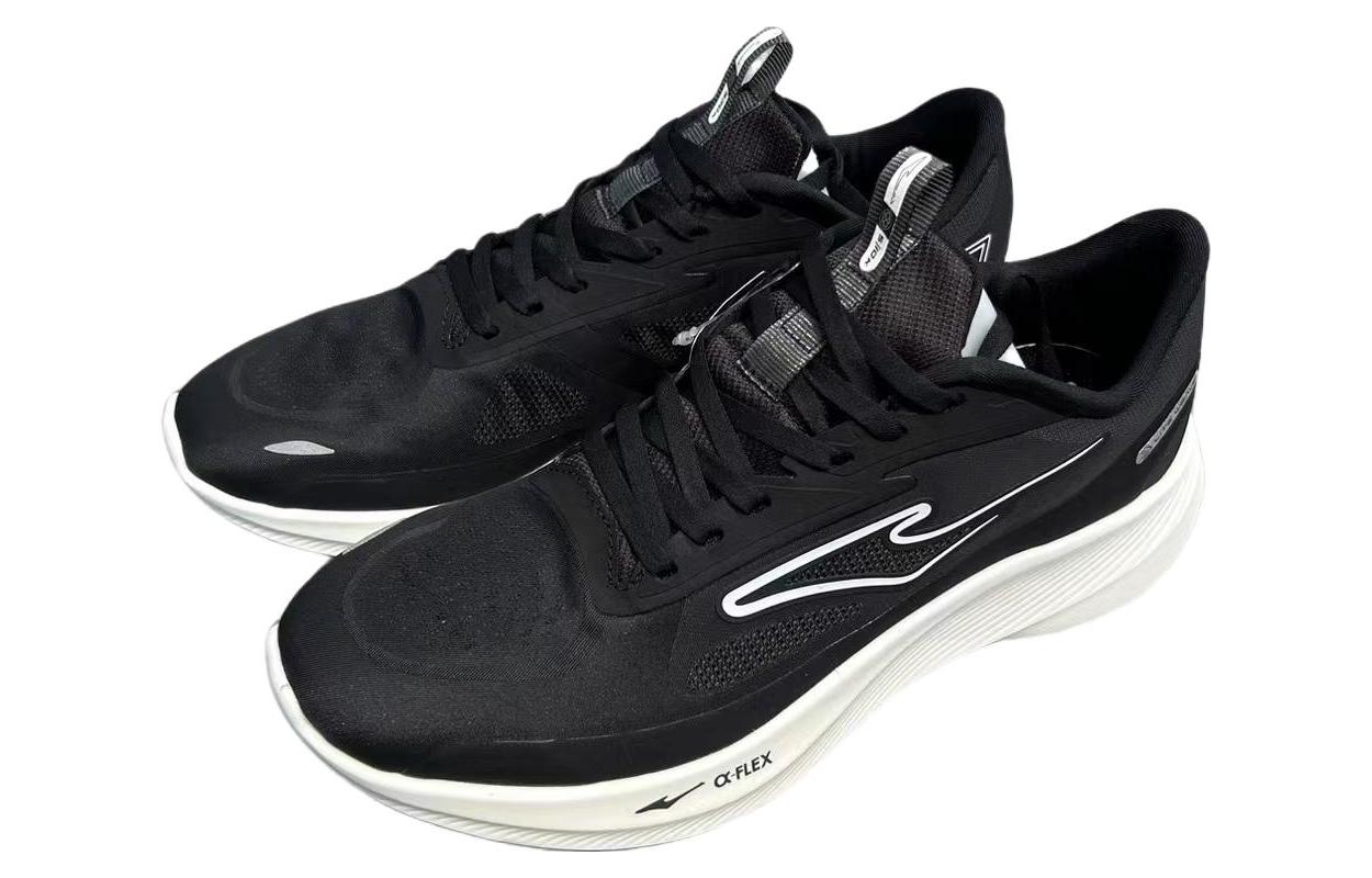 Lookbook 鴻星爾克 奇彈lite3.0 減震防滑耐磨 低筒 慢跑鞋 男款 黑色