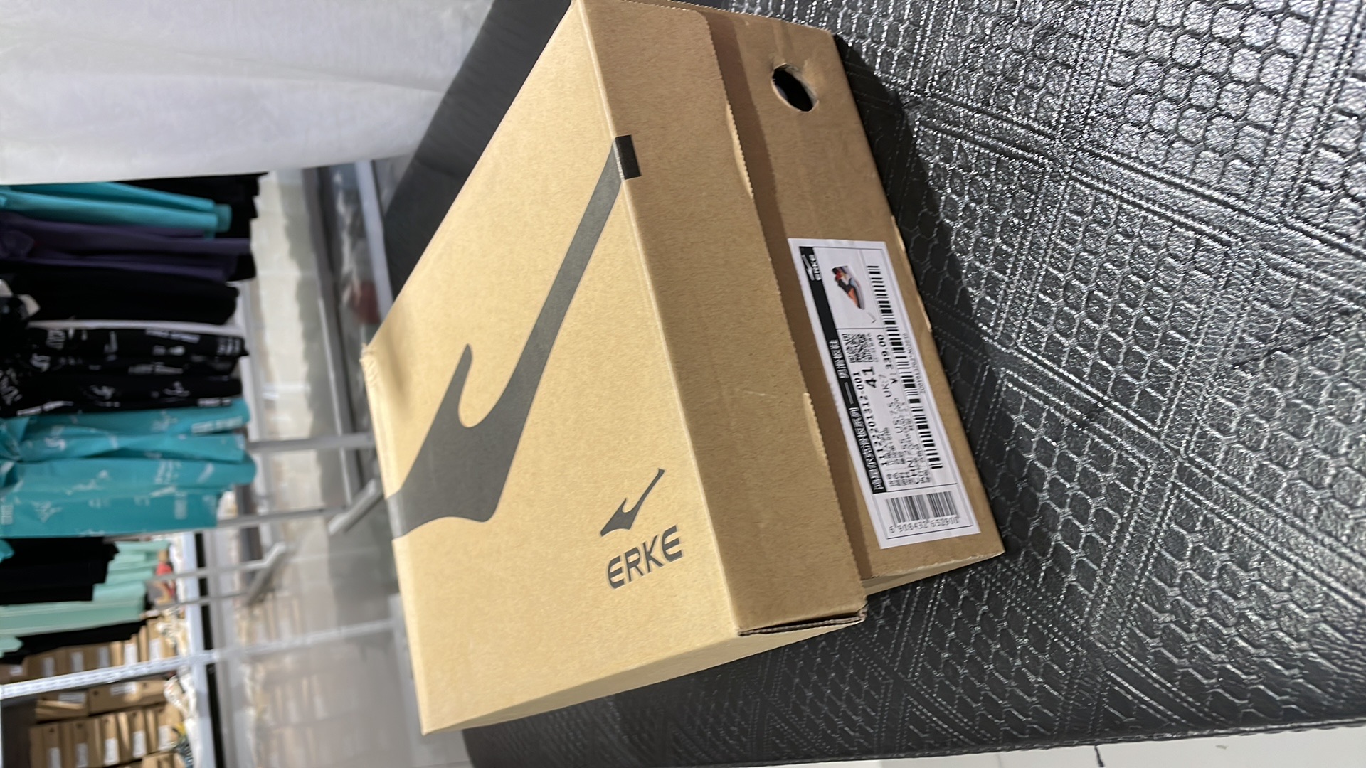 ERKE Hongxing SB Skate Shoe 'Black/University Red' 圖 3