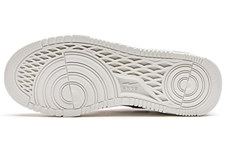 Shop 鸿星尔克 黑黄融合滑板鞋 51121301160-005