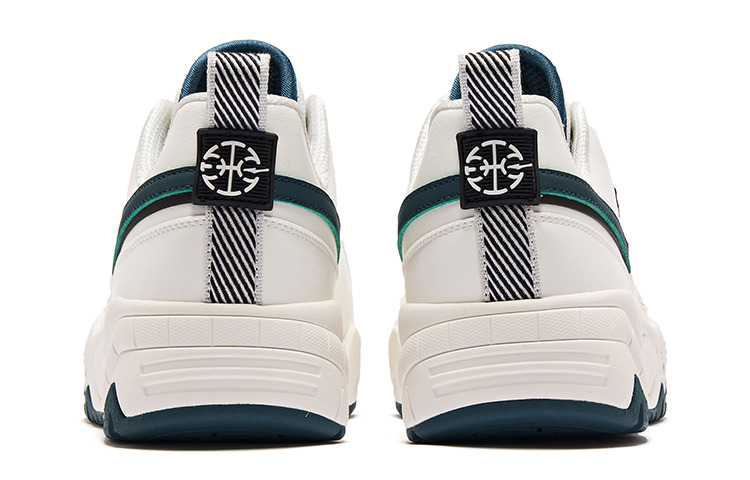 Shop 鸿星尔克白绿低帮滑板鞋 51123301282-003