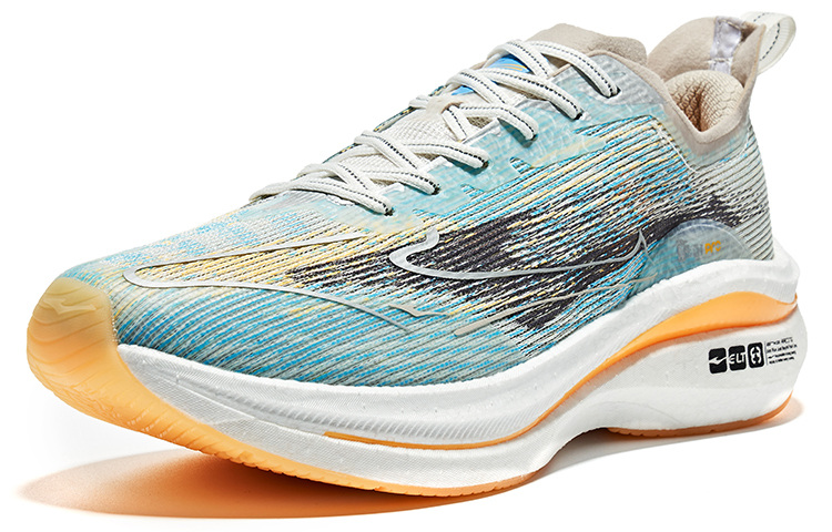 Lookbook 鸿星尔克 絕塵Pro 炁 碳板科技緩震 跑步鞋 男款 微晶白鐵人灰