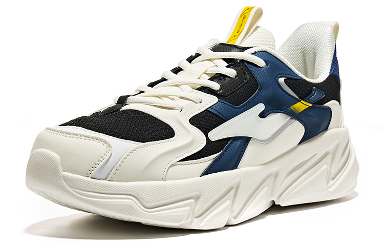 Lookbook 이커 트레이닝 스니커 '화이트 블랙'   (51 characters) 11122114127-003