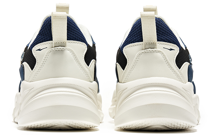 Shop 이커 트레이닝 스니커 '화이트 블랙'   (51 characters) 11122114127-003