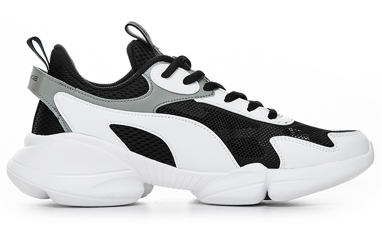 Lookbook 鴻星爾克 緩震 科技 耐磨 低筒 跑步鞋 男款 黑白