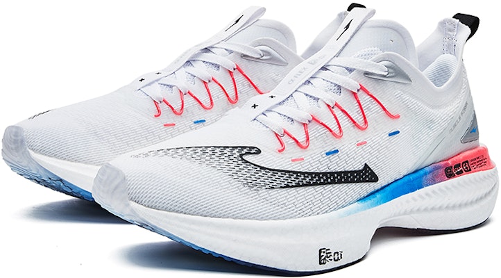 鴻星爾克 奇彈絕塵1.0 炁碳板科技 減震防滑耐磨 低幫 跑步鞋 白藍 Lookbook 鴻星爾克 奇彈絕塵1.0 炁碳板科技 減震防滑耐磨 低幫 跑步鞋 白藍