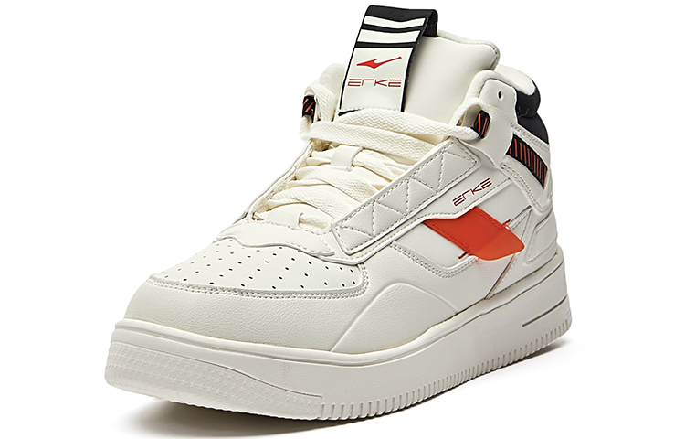 Lookbook 鸿星尔克Xtepハイカットスケシュー(黒白) 51120421116-001