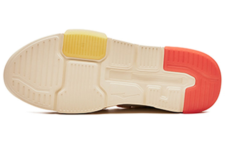 Shop 鸿星尔克 斯潘德高帮滑板鞋 '暖亚麻' 51122201052-002