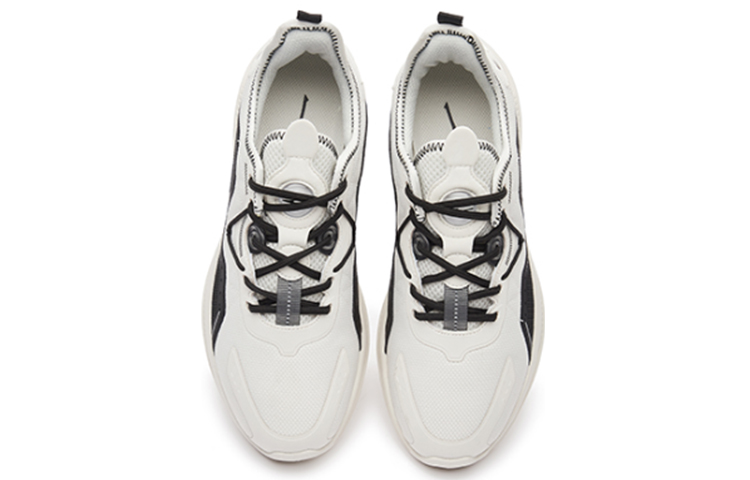 Lookbook 鴻星爾克 輕便反彈 低筒 跑步鞋 男款 白黑