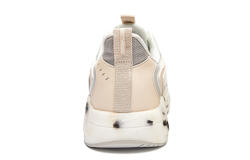 Lookbook ERKE Xtep Kasut Larian Rendah 'Putih Kelabu' 11121320472-003