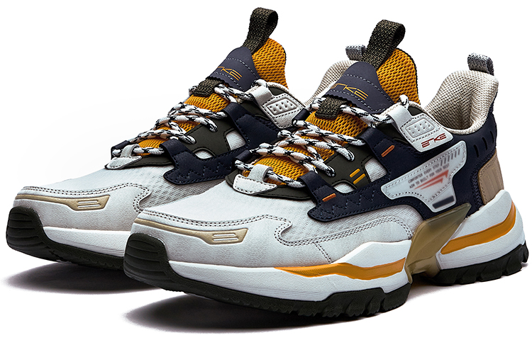 Lookbook 鸿星尔克 天狼 包裹時尚復古 支撐 低幫 跑步鞋 男款 蒼野灰