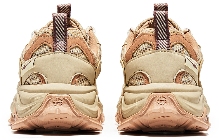 Shop ERKE Xtep トレイルレトロ ロー "ライトスモークモカエルクブラウン" 91122320435-106